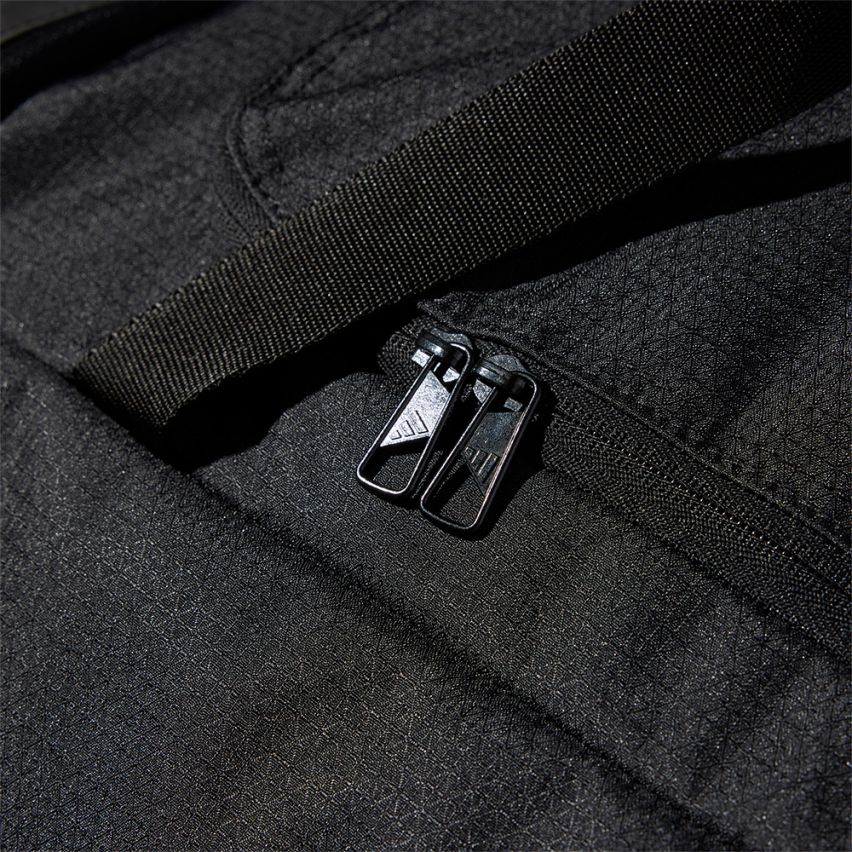 Adidas Essentials 3-Streifen Duffelbag schwarz (89L) 