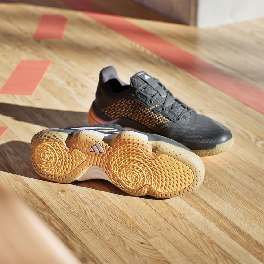 Adidas Stabil 16 M core black/zero metallic