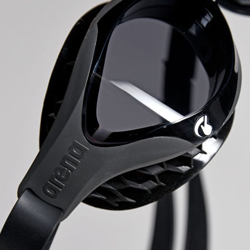 Arena Schwimmbrille Air-Bold Swipe smoke/smoke/black